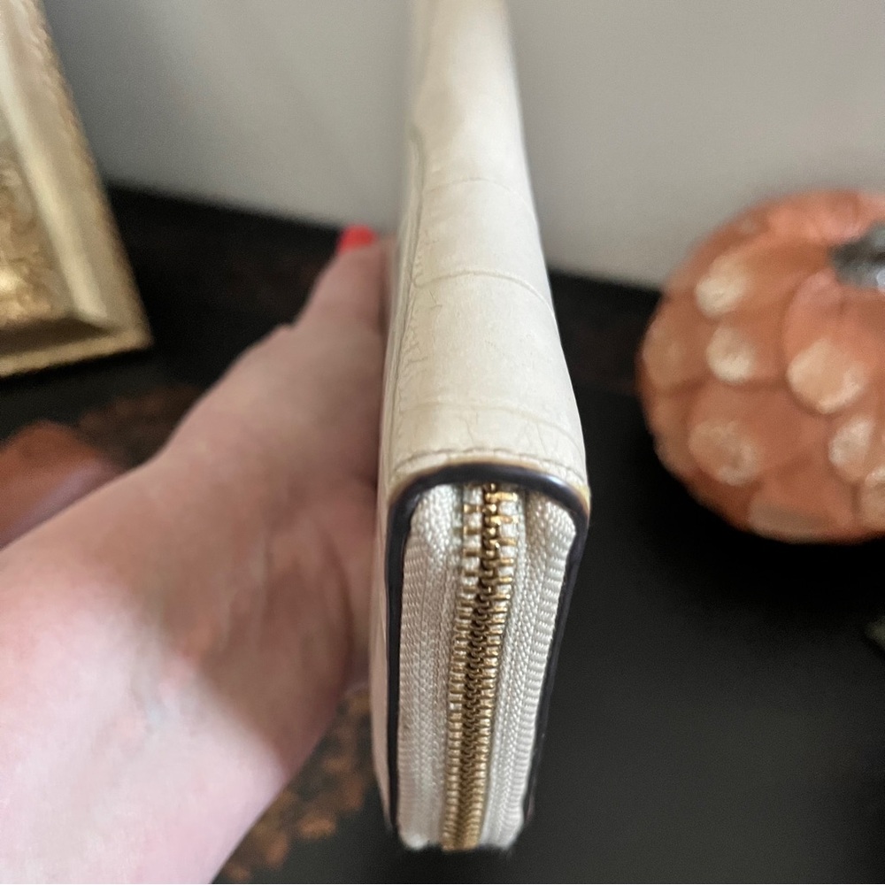 Coach Ivory Croc Embossed Long Wallet with Lavender Interior. 🤍💜EUC Rare - Picture 4 of 7